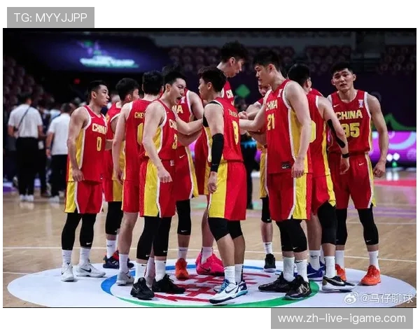 中国男篮力克澳大利亚成功晋级世界杯四强 展现团队协作与顽强拼搏精神