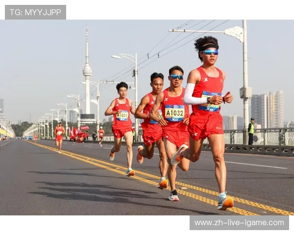 西安攀岩队勇攀高峰在城市马拉松中展现奋斗精神与团队力量